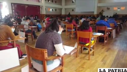 Durante el examen de los postulantes a la Facultad de Arquitectura /RR.SS.