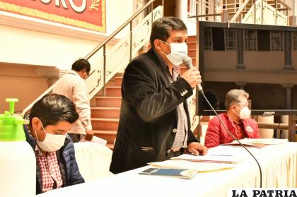 El gobernador Edson Oczachoque anunció que el lunes 1 de febrero emitirá un decreto departamental /Gad-Oru