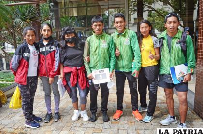 Los atletas bolivianos al final de la prueba San Silvestre 
/Walter Challapa
