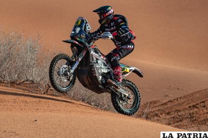 Daniel Nosiglia en plena competencia en el desierto de Arabia Saudita /Prensa Nosiglia