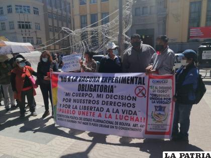 Grupos rechazan los decretos de vacunación  /la patria