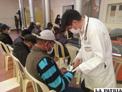 Punto de vacunación reabiertos en la Gobernación / LA PATRIA
