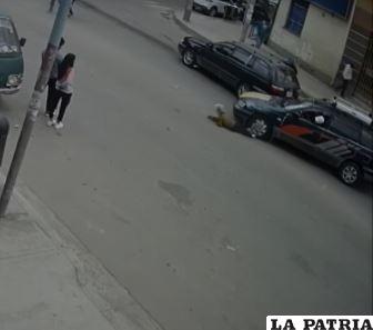 Momento del atropello al menor mientras vendía gelatinas 
 /Captura de video