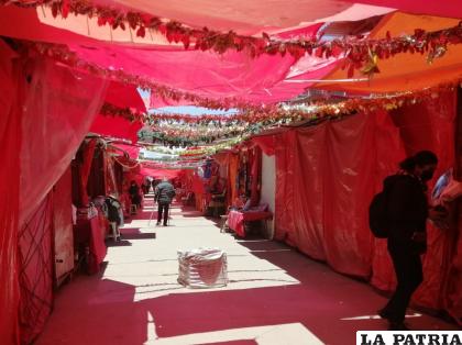 Varias casetas de la feria navideña permanecen cerradas /LA PATRIA