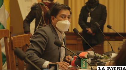 El ministro Auza en la conferencia de prensa 
/MINISTERIO DE SALUD
