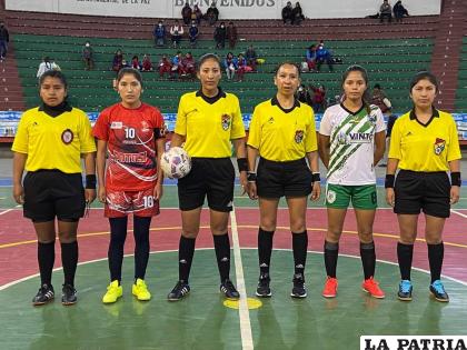 La juez orureña tuvo una buena participación en los torneos nacionales (tercera de izquierda a derecha) /LA PATRIA