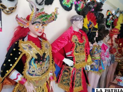 Bordadores no pierden la esperanza de que se realice el Carnaval 2022 / LA PATRIA