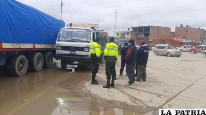 El camión de gas intentó adelantar según algunos testimonios / LA PATRIA