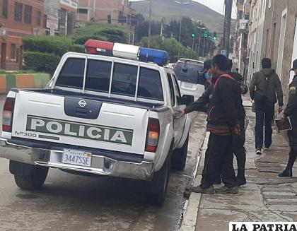 El “me regala un boliviano” es trasladado a la Felcc /LA PATRIA
