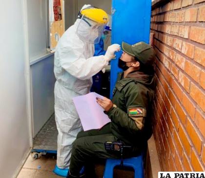 Tras pruebas se reportó 100 casos de covid-19 en la Policía de Oruro /cortesía