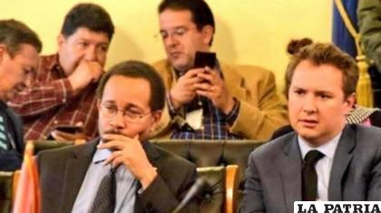 La fotografía que publicó Evo del exencargado de Negocios de la Embajada de Estados Unidos 
/Twitter Morales