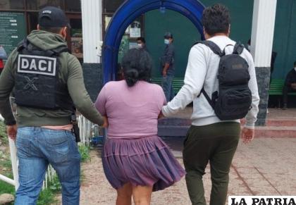 La raptora fue aprehendida por la Policía /Erbol
