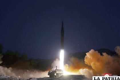 Norcorea dispara proyectil en su tercer lanzamiento del mes