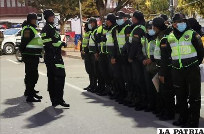Efectivos policiales en el inicio del operativo /LA PATRIA