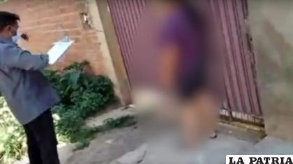 El funcionario fue a la casa de la estudiante a una visita por beca comedor / Captura de video