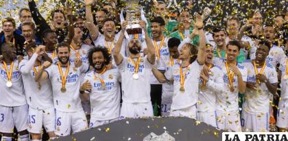 Festejo de los integrantes del Real Madrid por la obtención del título de la Supercopa /mundodeportivo.com