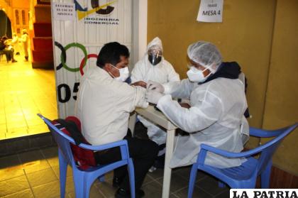 Cientos de trabajadores en salud contrajeron el virus /la patria