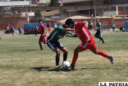 El aficionado orureño a la espera de novedades de los equipos de la Primera “A” /LA PATRIA