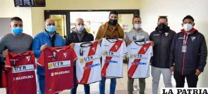 Abreu junto a sus colaboradores y parte de la dirigencia “millonaria” /unitel.bo