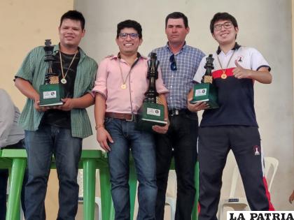 Los campeones en la rama masculina / FBA