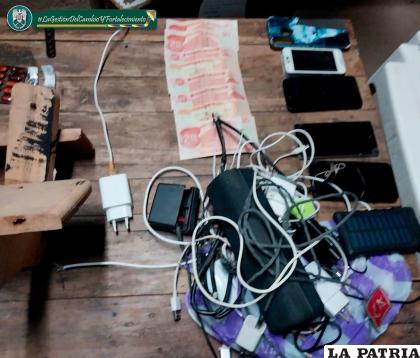 Fuerzas del orden secuestraron gran cantidad de celulares y cargadores / Policia