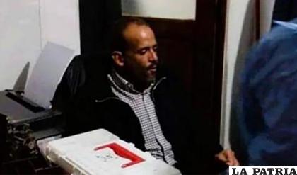 El gobernador cruceño, Luis Fernando Camacho, es asistido por galenos /RR.SS.