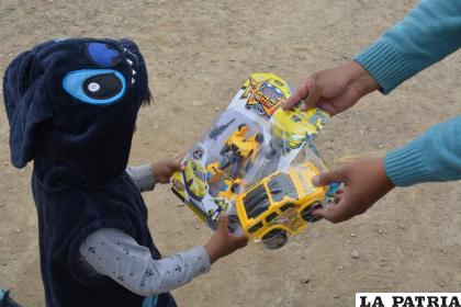 Los niños agradecieron en un video la entrega de juguetes /SeLA