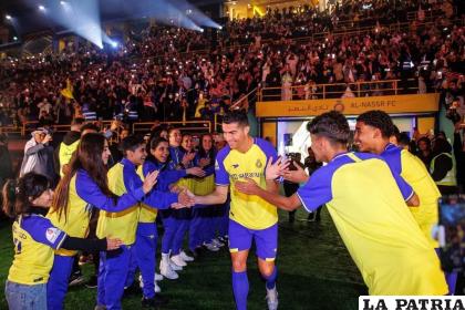 El ingreso del astro luso al campo de juego ante el delirio dela afición /RRSS