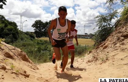 La competencia se realiza en terrenos naturales todo un reto para los atletas /FAB