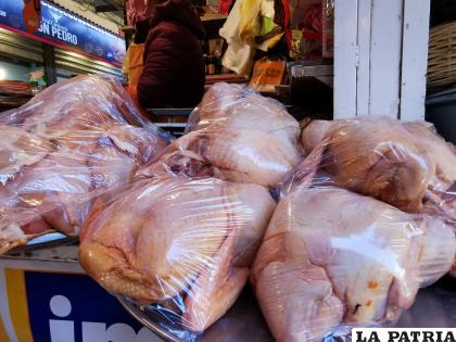 Comerciantes piden se garantice abastecimiento de pollo y huevo /LA PATRIA 
