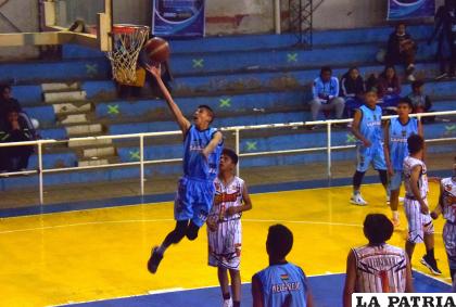 Saavedra brindó un espectáculo especial en el inicio del torneo 
/LA PATRIA
