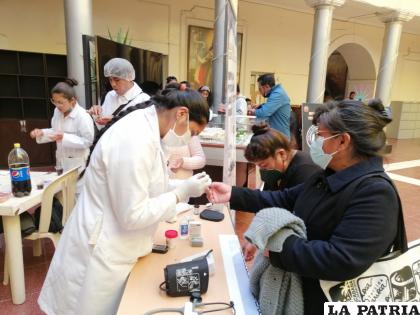 Control de glucemia en la Feria Tecnología / LA PATRIA