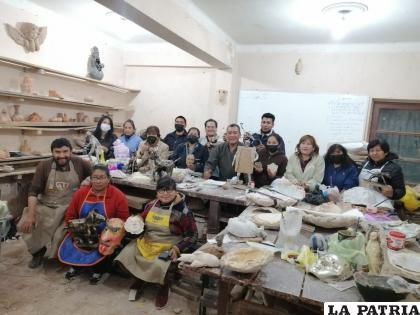 Profesores que participaron del taller en escultura y cerámica 
/LA PATRIA