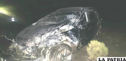 El coche registró daños significativos en su carrocería /LA PATRIA