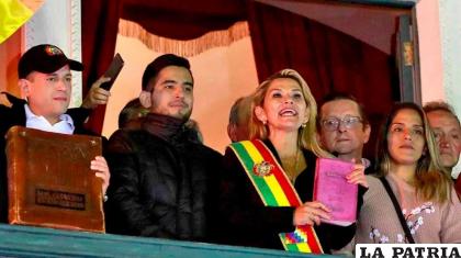Momento en el que Añez asumió la Presidencia 
/Archivo ABI