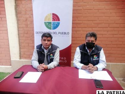 Delegado Defensorial Departamental de Oruro, Juan Carlomagno Arroyo (izq.) /LA PATRIA
