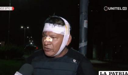 El camarógrafo Miguel Ángel Rivero aparece en una imagen de archivo con heridas provocadas por los golpes de un policía /Captura de pantalla de Unitel