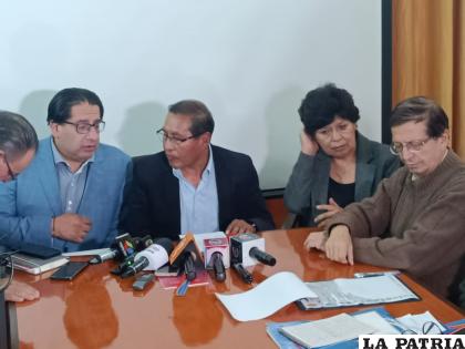 Las autoridades universitarias se reunieron ayer en La Paz 
/LA PATRIA