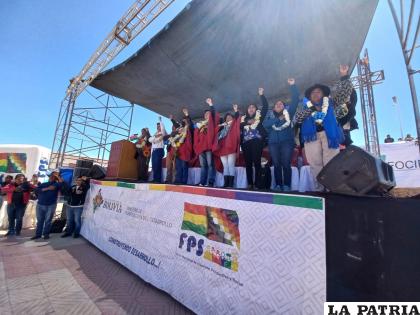 La firma de los convenios se realizó ayer en el Faro de Conchupata /LA PATRIA