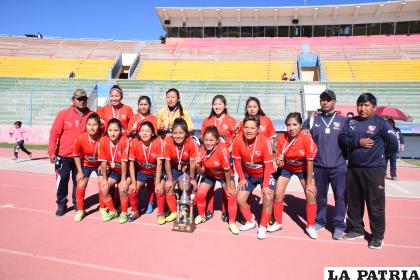 Independiente es el vigente campeón del fútbol femenino orureño /LA PATRIA
