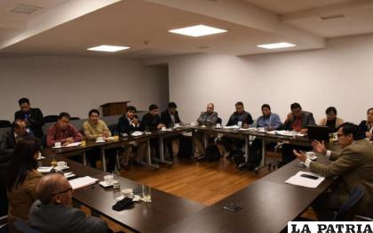 En días recientes se reunieron delegaciones de ambos departamentos y acordaron un cronograma de trabajo /SENADO
