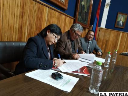 Momento de la firma del convenio /LA PATRIA
