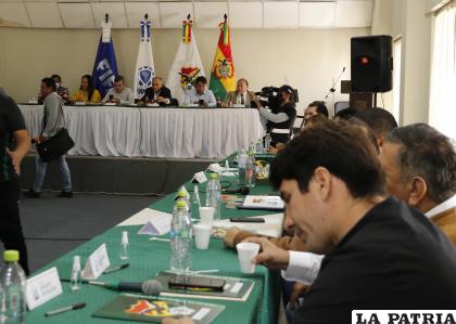Fernando Costa presidente de la FBF al final de la reunión de ayer /APG
