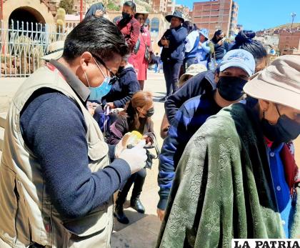 Carnetización a vendedoras de alimentos del Calvario /SEDES