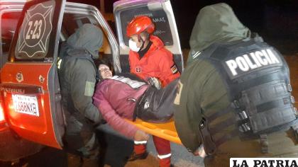 Uno de los heridos es evacuado a un centro de salud /LA PATRIA
