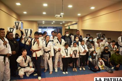 Kukkiwon entregó indumentaria deportiva para los participantes 
/LA PATRIA