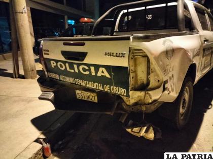 Presumen que el taxista se durmió e impactó contra las patrullas /LA PATRIA
