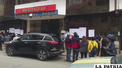 Ayer estudiantes de la Fdcps pidieron rebaja de matrículas /LA PATRIA