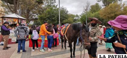 Varios animales fueron paseados por el centro de la ciudad 
/LA PATRIA