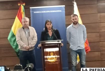 Los diputados de CC, Andrea Barrientos, Enrique Urquidi y Manuel Ormachea /LA PATRIA